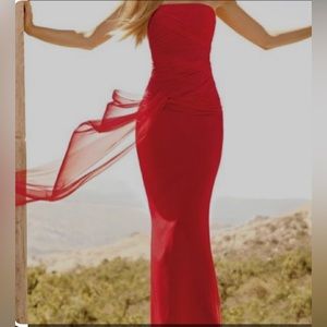 🔥WHITE by Vera Wang red chiffon strapless elegant flowy floor length gown